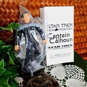 *NEW VTG 98* CAPTAIN CALHOUN ACTION FIGURE ~STAR TREK NEW FRONTIER ~SWORD/COMMUN
